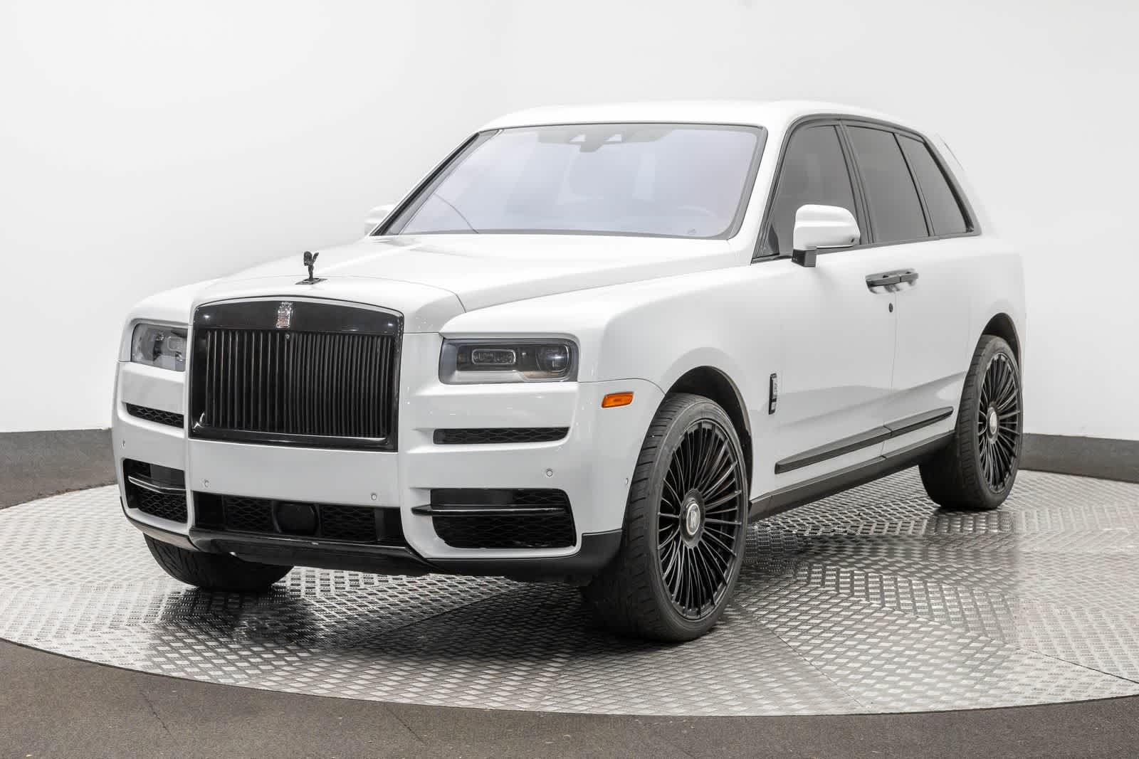 2020 Rolls-Royce Cullinan Sport Utility in White — front three-quarter view